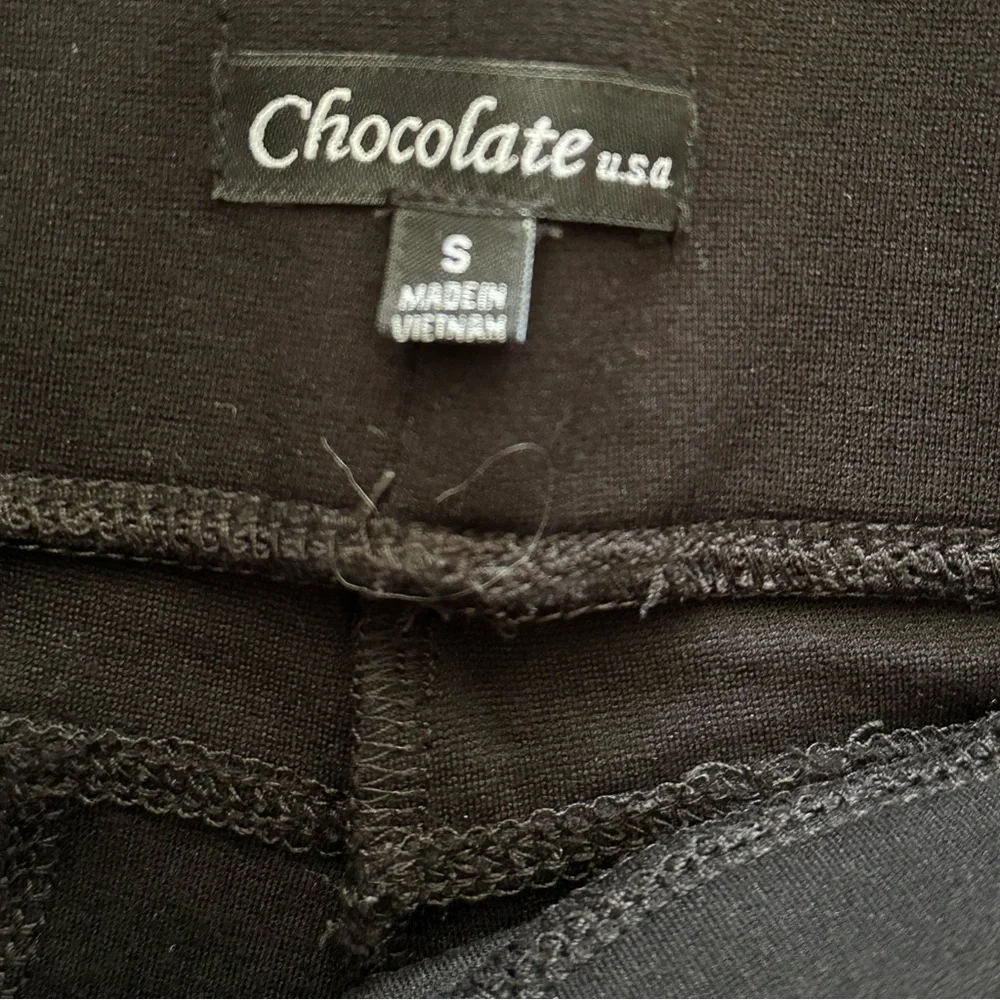 NWOT Chocolate USA Stretch Black Leggings With Zipper Size S - Picture 4 of 4